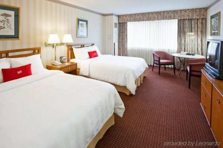 LaGuardia Plaza - 10