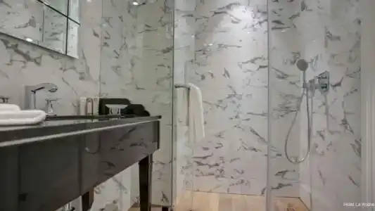 Boutique La Roche - 79