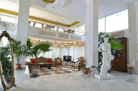 Acropolis Ami Boutique - 33