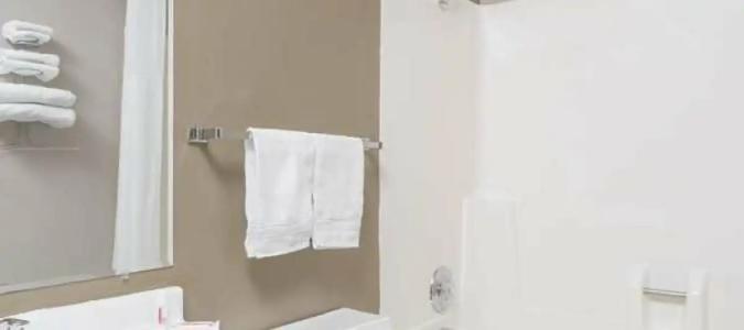 Super 8 by Wyndham Bismarck - 36