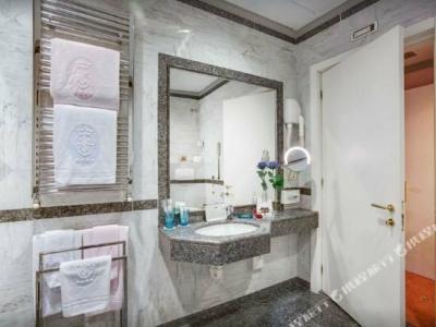 Rivoli Boutique - 29