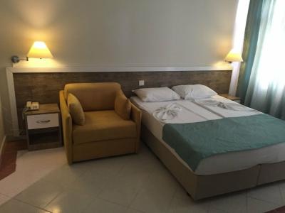 Cleopatra King Apart - 54