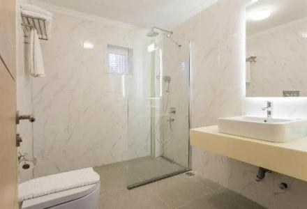 Moonshine & Suites - 80