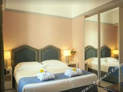 Rivoli Boutique - 34