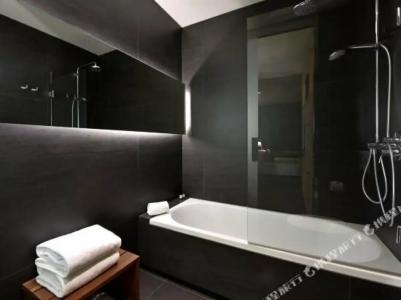 Grand Central, Small Luxurys - 39