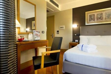 Best Western Plus Spring House - 55