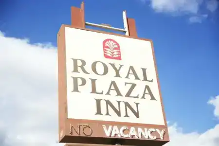 Royal Plaza Inn - 2