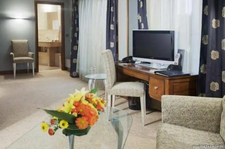Rosslyn Thracia Sofia - 52