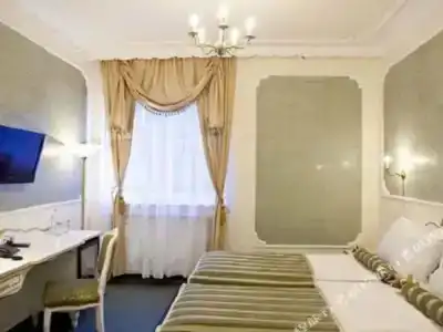 Queen's Astoria Design - 90