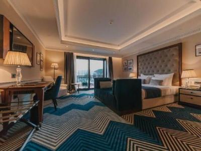 Boutique La Roche - 24