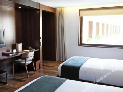 Square Nine Belgrade-The Leadings of The World - 98