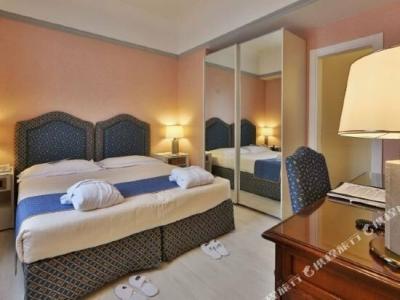 Rivoli Boutique - 68