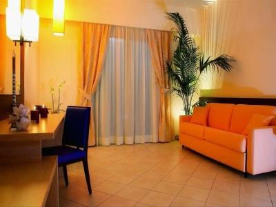 GH Avalon Sikani - 24