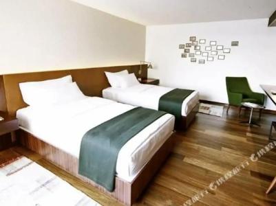 Square Nine Belgrade-The Leadings of The World - 3