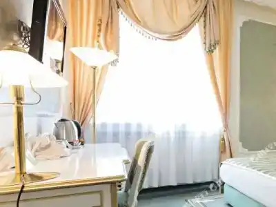 Queen's Astoria Design - 76