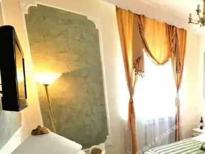 Queen's Astoria Design - 28