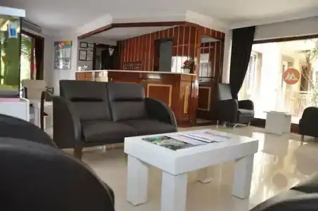 Moonshine & Suites - 23