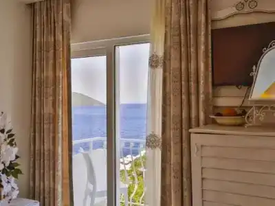 Linda Beach Class - 12