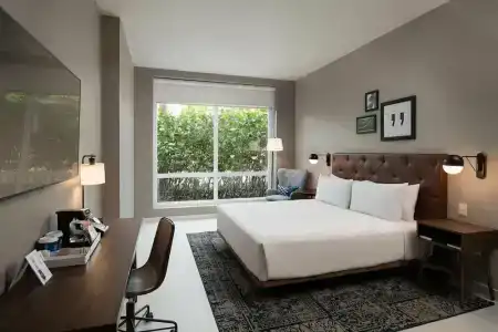 Four Points by Sheraton - 97