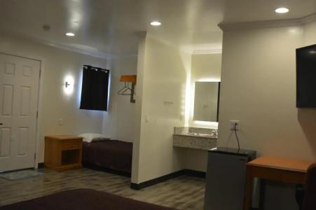 Lincoln Park Motel - 57