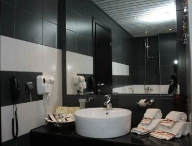 Cosmopolitan & Wellness - 82