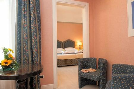 Rivoli Boutique - 76