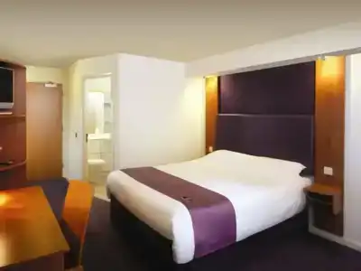 Premier Inn Abu Dhabi Airport (Business Park) - 35