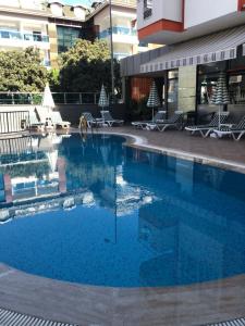 Cleopatra King Apart - 11