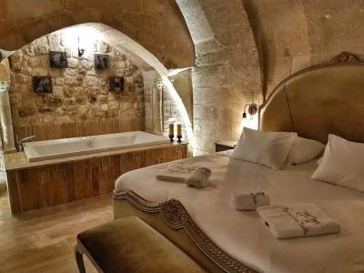 Elysion Cave Suites - 32