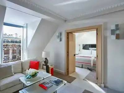 Hôtel Plaza Athénée - Dorchester Collection - 18