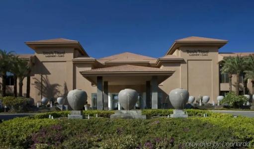 Dusit Thani LakeView Cairo - 2