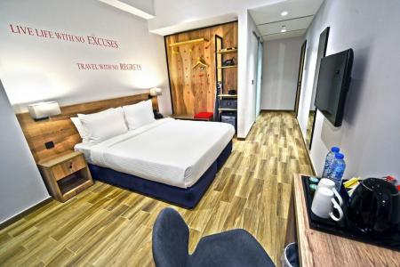 Kingsgate Canal - By Millennium, Dubai - 12