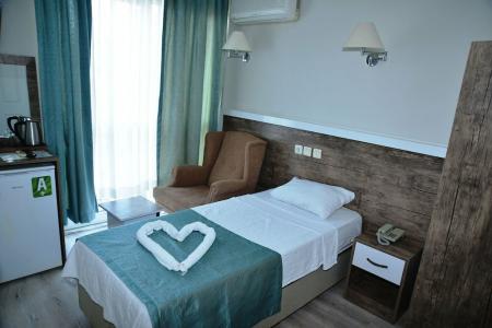 Cleopatra King Apart - 62