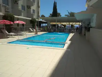 Kleopatra Melissa - 80