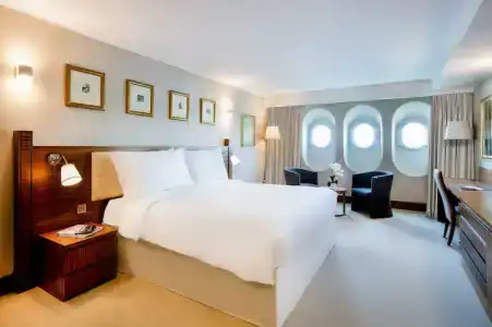 Queen Elizabeth 2 - 9