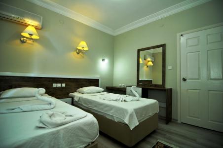 Cleopatra King Apart - 4