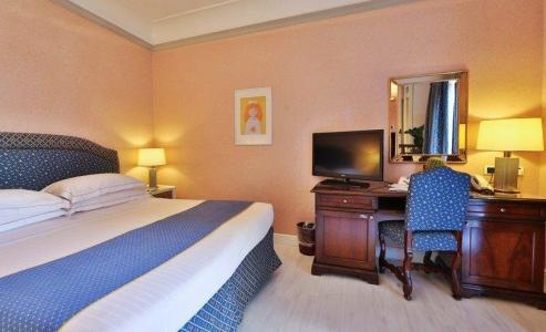 Rivoli Boutique - 28