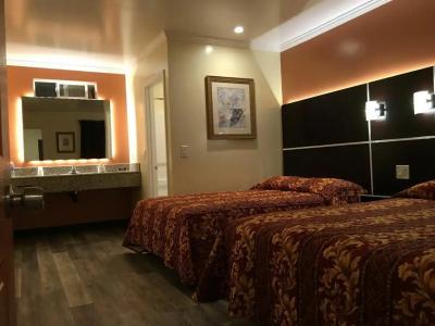 Lincoln Park Motel - 60