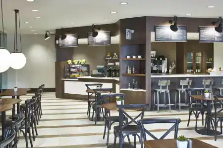 Courtyard by Marriott Lake George - 7