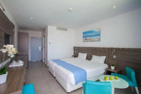 Limanaki Beach & Suites - 72