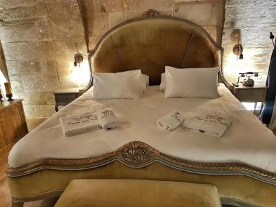 Elysion Cave Suites - 25