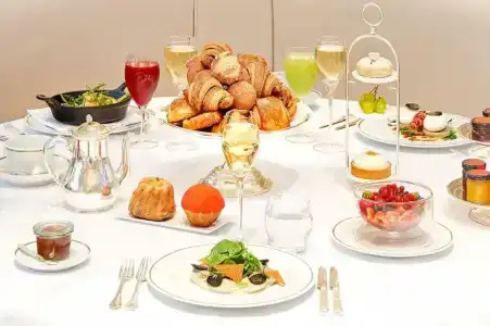 Hôtel Plaza Athénée - Dorchester Collection - 29