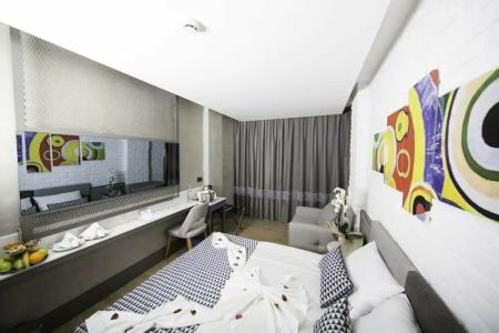 Laren Family & Spa - Boutique Class - 93