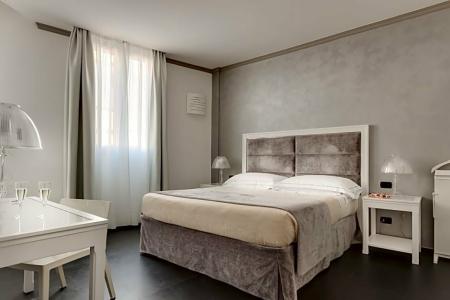 Rivoli Boutique - 70