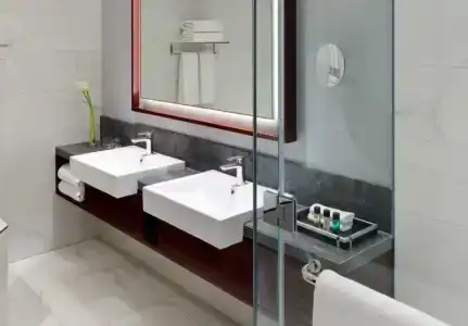 Mövenpick & Apartments Bur Dubai - 93