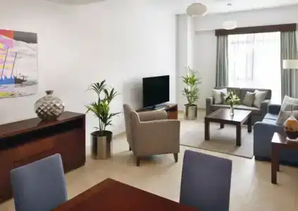 Mövenpick & Apartments Bur Dubai - 91