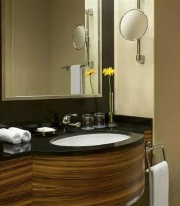 Four Points by Sheraton Downtown Dubai - 9