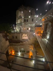 Risus Cave Suites - 12
