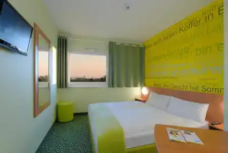 B&B Berlin-Airport - 8