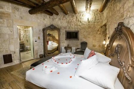 Elysion Cave Suites - 31